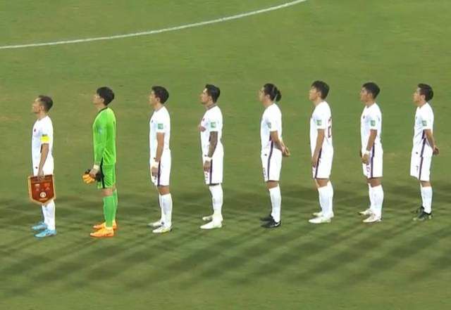 二次元美女脱露出自己爽